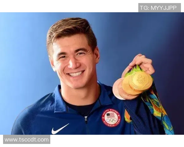 足球明星档案全解析：从赛场表现到个人生活全面揭秘