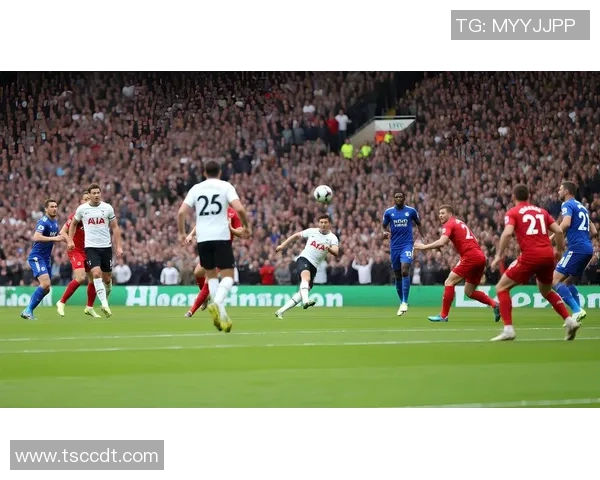 足球星老牛再度闪耀绿茵场谱写辉煌传奇故事引球迷热烈追捧